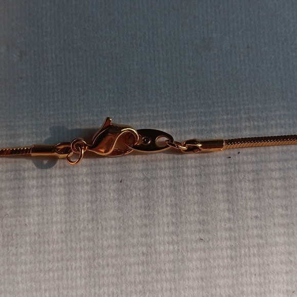 Anne Klein necklace gold-toned 17 inches long - Picture 5 of 5